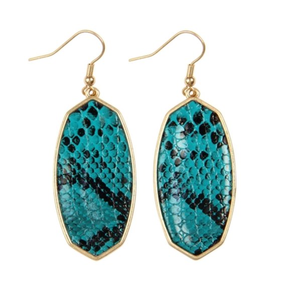 One Blessed Nana Jewelry - ❤️NWT *BOUTIQUE*   GORGEOUS FAUX LEATHER SNAKE PRINT EARRINGS